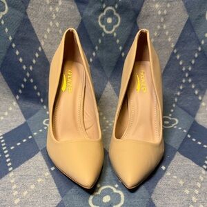Glaze Women's Classic Beige Heels